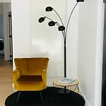 Vernieuwd Op 200m De Zee Apartamento